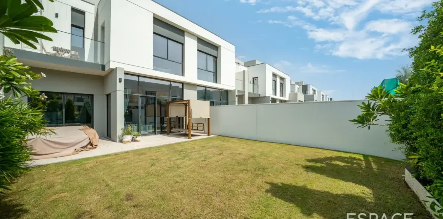 Shtëpi në qytet në Al Furjan, Dubai, Emiratet e Bashkuara Arabe 3 dhoma gjumi, 244 m2. № 737794