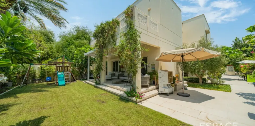 Vilë në Meadows, Dubai, Emiratet e Bashkuara Arabe 3 dhoma gjumi, 320 m2. № 737789