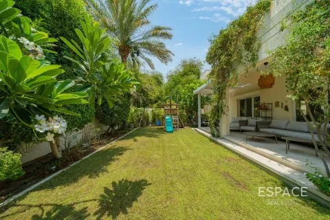 Vilë në Meadows, Dubai, Emiratet e Bashkuara Arabe 3 dhoma gjumi, 320 m2. № 737789 - Foto 18