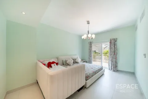 Vilë në Meadows, Dubai, Emiratet e Bashkuara Arabe 3 dhoma gjumi, 320 m2. № 737789 - Foto 15
