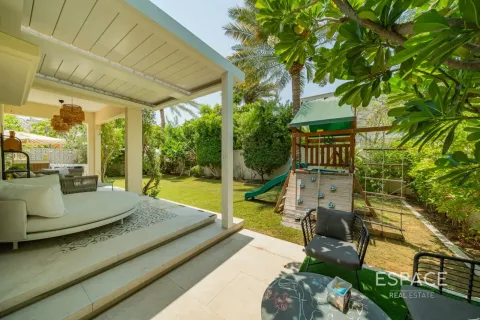 Vilë në Meadows, Dubai, Emiratet e Bashkuara Arabe 3 dhoma gjumi, 320 m2. № 737789 - Foto 19