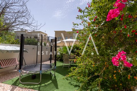 Вилла Meadows, Дубай, БАӘ-да 2 жатын бөлмелер, 178.74 м² № 637585 - фото 15