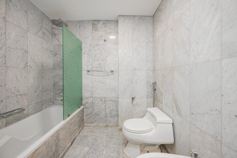 Apartament në Jumeirah Lake Towers, Dubai, Emiratet e Bashkuara Arabe 2 dhoma gjumi, 188.27 m2. № 749643 - Foto 14