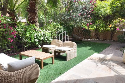 Müüa ridamaja asukohaga Dubai, AÜE: 4 magamistoaga, 372 m² Nr 754662 - pilt 2