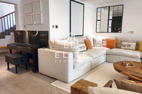Müüa ridamaja asukohaga Dubai, AÜE: 4 magamistoaga, 372 m² Nr 754662 - pilt 17