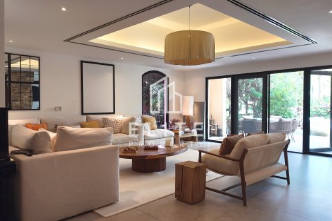 Müüa ridamaja asukohaga Dubai, AÜE: 4 magamistoaga, 372 m² Nr 754662 - pilt 10