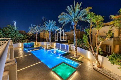 Müüa villa asukohaga Meadows, Dubai, AÜE: 4 magamistoaga, 1221 m² Nr 754661 - pilt 30