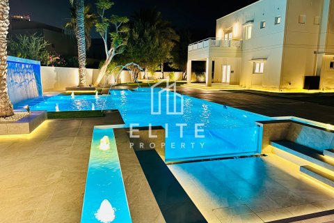 Müüa villa asukohaga Meadows, Dubai, AÜE: 4 magamistoaga, 1221 m² Nr 754661 - pilt 24