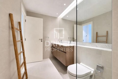 Apartment in Jumeirah, Dubai, UAE 2 bedrooms, 120.03 sq.m. № 761975 - photo 17