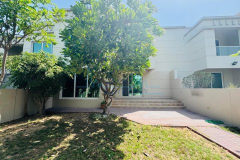 Villa Umm Suqeim, Dubaijā, AAE 3 istabas, 325 m2 Nr. 658857