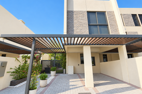 Városi lakóépület itt: Dubai, EAE, 3 hálószoba, 166 m², azonosító: 766151