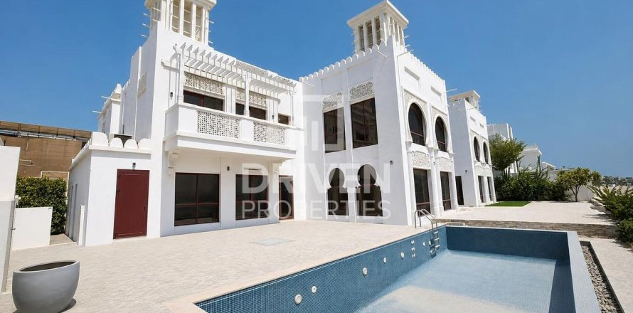 Villa i Palm Jumeirah, Dubai, Emiratene 5 soverom, 1261.53 kvm nr. 761660