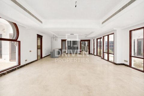 Villa til salgs i Palm Jumeirah, Dubai, Emiratene 5 soverom, 1261.53 kvm Nr. 761660 - Foto 2