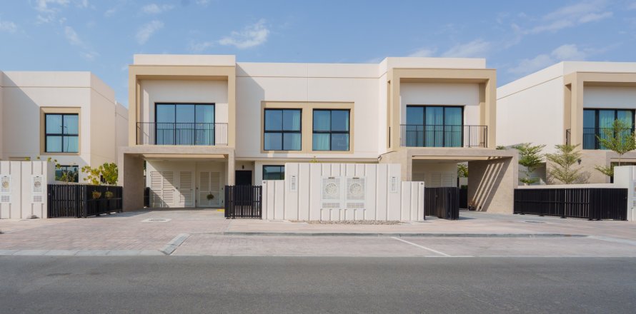 خانه شهری در Yas Island، Abu Dhabi ، امارات متحده عربی 3 خوابه ، 390.01 متر مربع.  شماره 768826