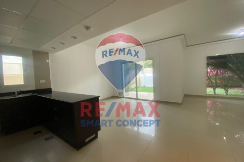 Villa uthyres i Al Reef, Abu Dhabi, UAE 4 sovrum, 265.5 kvm Nr. 458000 - fotografi 3