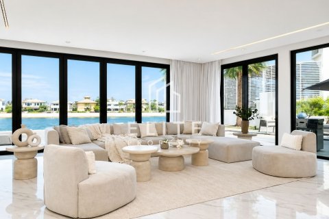 Villa in Palm Jumeirah, Dubai, UAE 5 bedrooms, 622 sq.m. № 736327 - photo 2