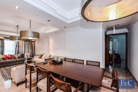 Apartman u Palm Jumeirah, Dubai, UAE 3 spavaćih soba, 215 m2 Br. 704240 - fotografija 12