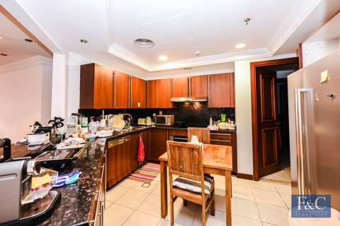 Apartman u Palm Jumeirah, Dubai, UAE 3 spavaćih soba, 215 m2 Br. 704240 - fotografija 14