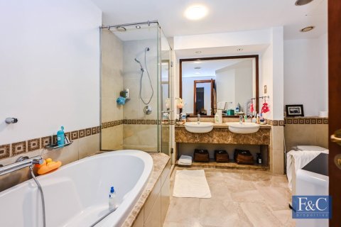 Apartman u Palm Jumeirah, Dubai, UAE 3 spavaćih soba, 215 m2 Br. 704240 - fotografija 3