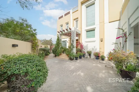Villa i Mudon, Dubai, UAE 4 soveværelser, 438 kvm № 737948