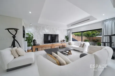 Kaupunkipientalo Al Furjan, Dubai, Arabiemiraatit 3 makuuhuonetta, 262 m2 № 737963