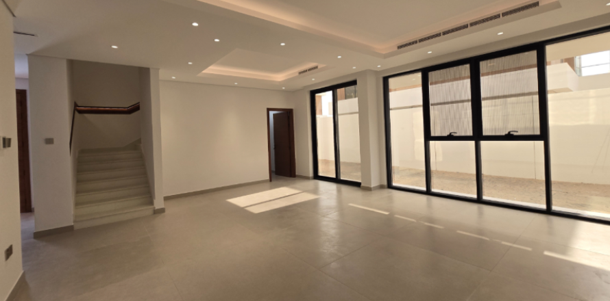ویلا در Sharjah ، امارات متحده عربی 5 خوابه ، 369.75 متر مربع.  شماره 748874
