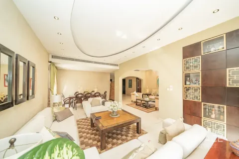 Villa en alquiler en Meadows, Dubai, EAU 5 dormitorios, 354 m2 № 738438 - foto 4