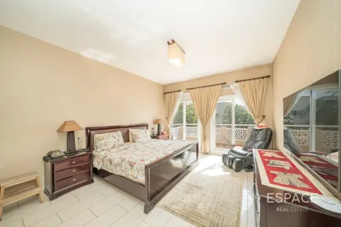 Villa en alquiler en Meadows, Dubai, EAU 5 dormitorios, 354 m2 № 738438 - foto 10