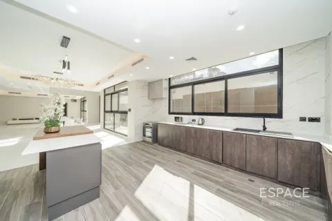 Villa te huur in Al Furjan, Dubai, VAE 5 slaapkamers, 446 vr.m., nr 738441 - foto 4