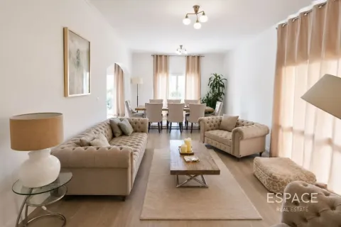 Villa te huur in Meadows, Dubai, VAE 5 slaapkamers, 458 vr.m., nr 738436 - foto 5
