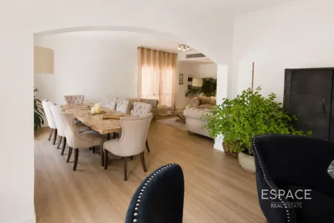 Villa te huur in Meadows, Dubai, VAE 5 slaapkamers, 458 vr.m., nr 738436 - foto 6