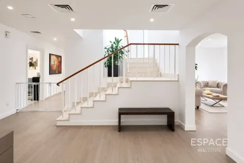 Villa te huur in Meadows, Dubai, VAE 5 slaapkamers, 458 vr.m., nr 738436 - foto 4