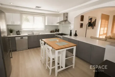 Villa te huur in Meadows, Dubai, VAE 5 slaapkamers, 458 vr.m., nr 738436 - foto 8