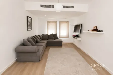 Villa te huur in Meadows, Dubai, VAE 5 slaapkamers, 458 vr.m., nr 738436 - foto 9