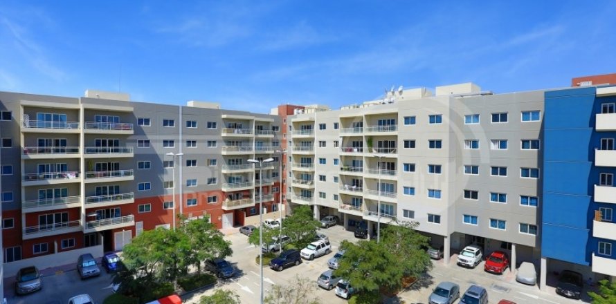 Apartament în Al Reef, Abu Dhabi, EAU 3 dormitoare, 144.9 mp.  №731269