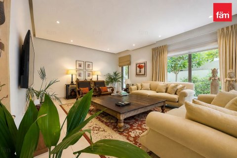 Villa sa Al Furjan, Dubai, UAE 6 silid-tulugan, 610.6 sq.m. № 758164 - larawan 2