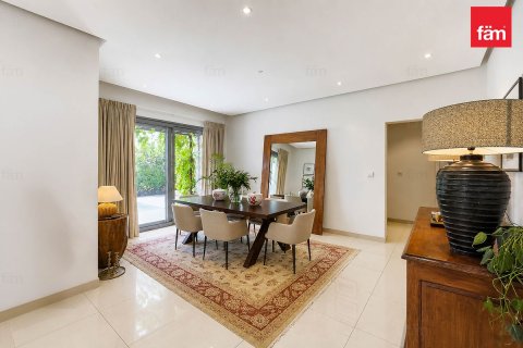 Villa sa Al Furjan, Dubai, UAE 6 silid-tulugan, 610.6 sq.m. № 758164 - larawan 5