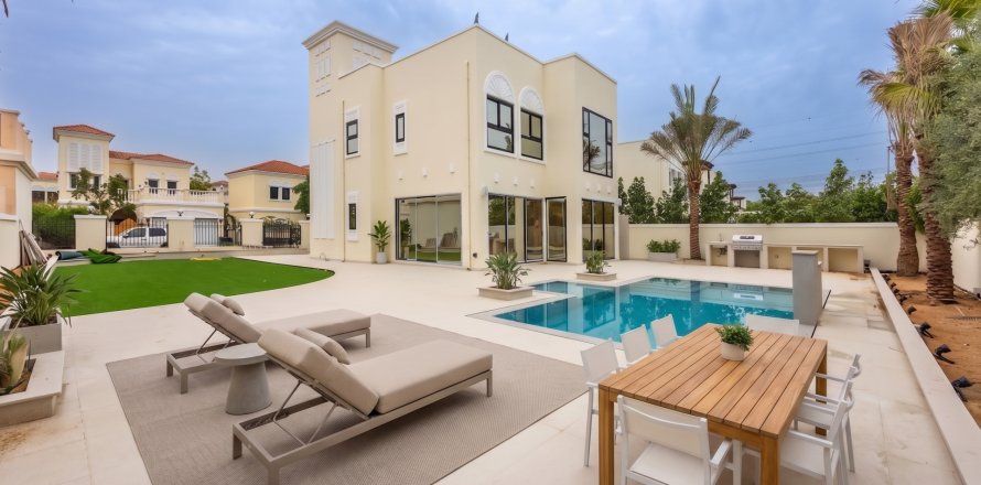 Villa i Jumeirah Village Triangle, Dubai, UAE 4 soveværelser, 297 kvm № 734248