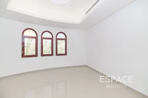 Villa en alquiler en Emirates Hills, Dubai, EAU 8 dormitorios, 1486 m2 № 650318 - foto 15