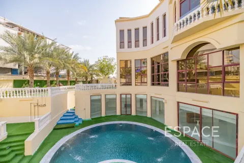 Vila v Emirates Hills, Dubai, SAE 8 spální, 1486 m2 č. 650318