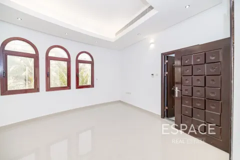 Villa en alquiler en Emirates Hills, Dubai, EAU 8 dormitorios, 1486 m2 № 650318 - foto 14