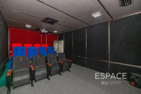 Villa en alquiler en Emirates Hills, Dubai, EAU 8 dormitorios, 1486 m2 № 650318 - foto 17