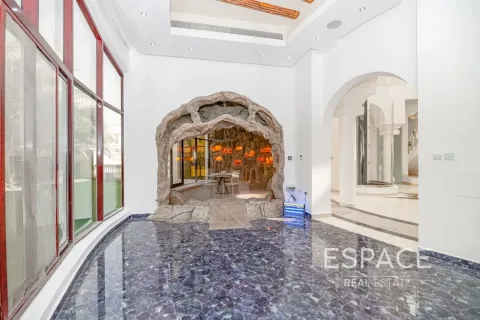 Villa en alquiler en Emirates Hills, Dubai, EAU 8 dormitorios, 1486 m2 № 650318 - foto 4