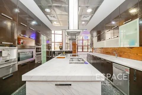 Villa en alquiler en Emirates Hills, Dubai, EAU 8 dormitorios, 1486 m2 № 650318 - foto 6