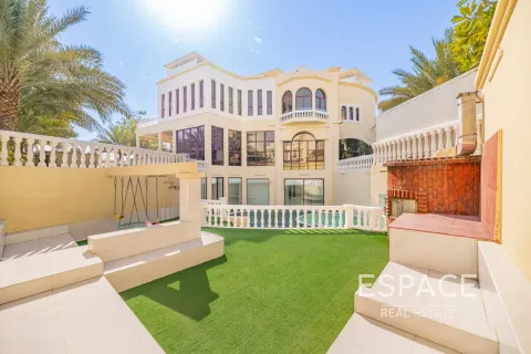 Villa en alquiler en Emirates Hills, Dubai, EAU 8 dormitorios, 1486 m2 № 650318 - foto 20