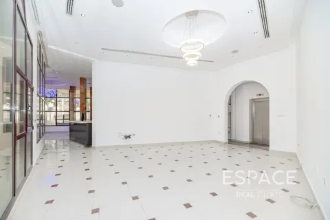 Villa en alquiler en Emirates Hills, Dubai, EAU 8 dormitorios, 1486 m2 № 650318 - foto 7