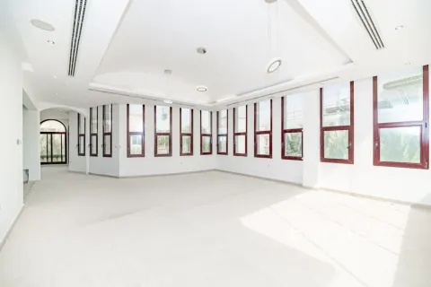 Villa en alquiler en Emirates Hills, Dubai, EAU 8 dormitorios, 1486 m2 № 650318 - foto 10