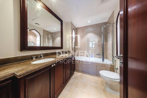 Apartment in Downtown Dubai (Downtown Burj Dubai), UAE 2 bedrooms, 124.03 sq.m. № 762448 - photo 13