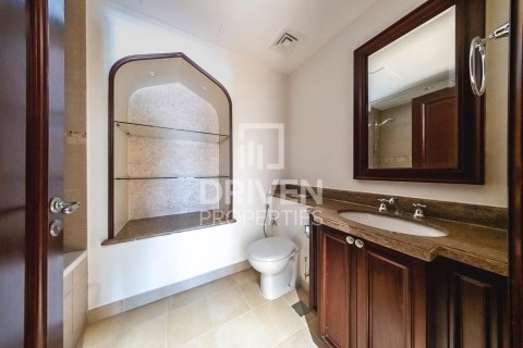 Apartment in Downtown Dubai (Downtown Burj Dubai), UAE 2 bedrooms, 124.03 sq.m. № 762448 - photo 12