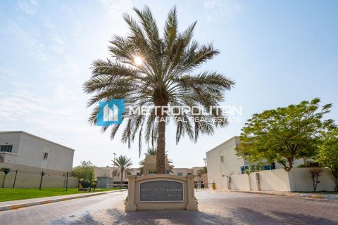 Kaupunkipientalo Al Reef, Abu Dhabi, Arabiemiraatit 2 makuuhuonetta, 117.2 m2 № 694967